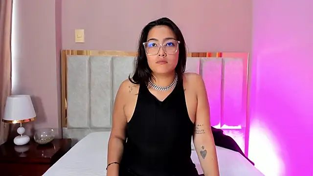 BelllaStone online show from January 15, 6:55 pm