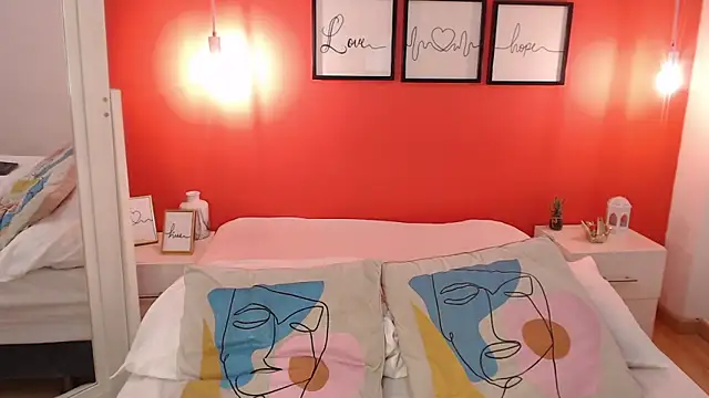 Snapshot of MaddyOwens_5 chatting on April 8, 12:38 pm MaddyOwens 5 online show from April 8, 12:38 pm