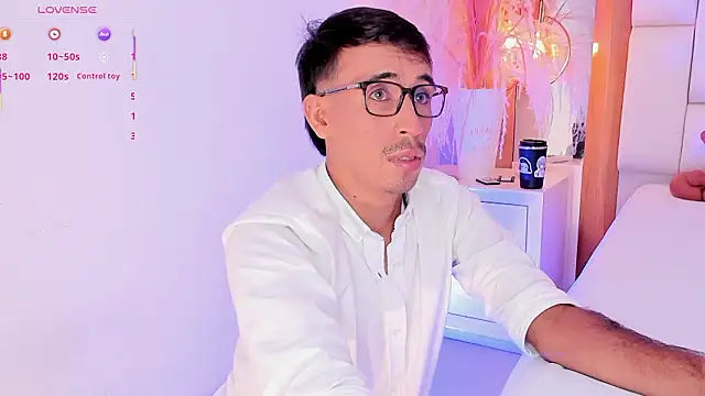 Snapshot of Mr_aronnn_ chatting on February 7, 1:31 am Mr aronnn online show from February 7, 1:31 am