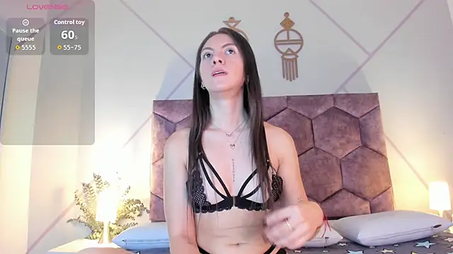 Snapshot of valeria_becket chatting on February 6, 7:50 pm valeria becket online show from February 6, 7:50 pm