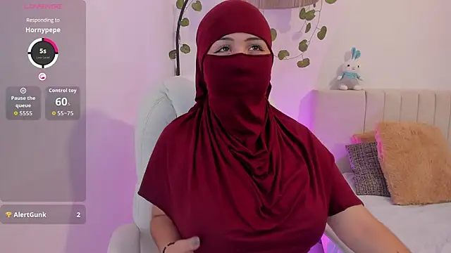 Snapshot of _Amirah chatting on April 17, 6:44 pm Amirah online show from April 17, 6:44 pm