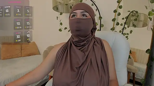 Snapshot of _Amirah chatting on June 4, 6:47 pm Amirah online show from June 4, 6:47 pm