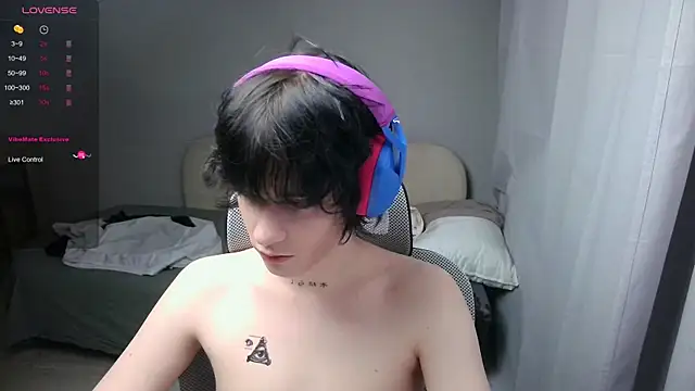 Snapshot of LeonBoykisser chatting on February 13, 12:23 pm LeonBoykisser online show from February 13, 12:23 pm