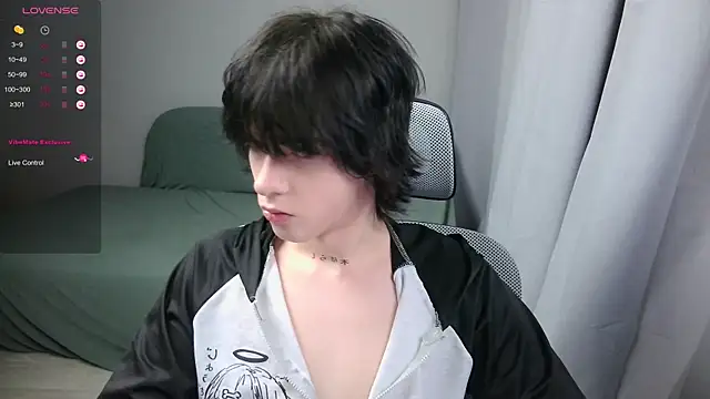 Snapshot of LeonBoykisser chatting on February 19, 10:39 pm LeonBoykisser online show from February 19, 10:39 pm