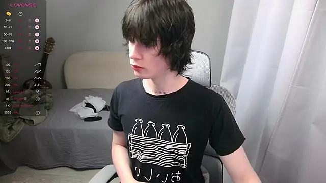 Snapshot of LeonBoykisser chatting on March 1, 5:59 pm LeonBoykisser online show from March 1, 5:59 pm