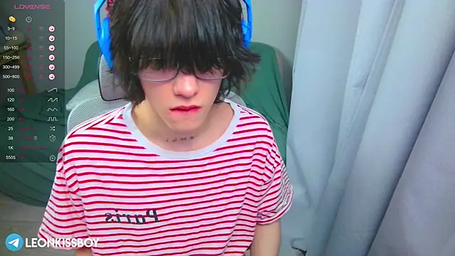 LeonBoykisser online show from April 2, 2:58 pm