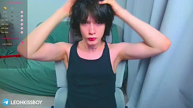 LeonBoykisser online show from April 3, 4:49 pm