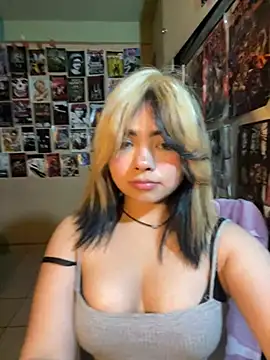 Snapshot of pinkybombon chatting on February 5, 11:53 pm pinkybombon online show from February 5, 11:53 pm