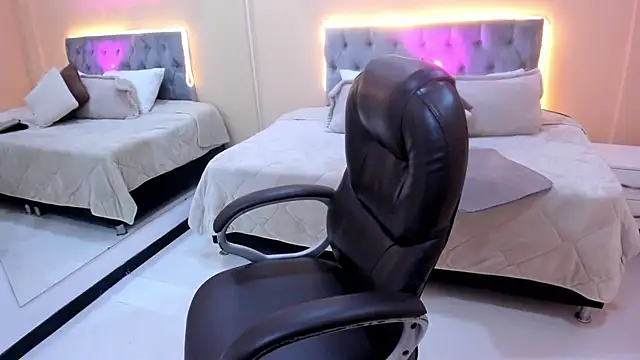 Snapshot of Bela_Craxkerr chatting on March 3, 12:33 pm Bela Craxkerr online show from March 3, 12:33 pm