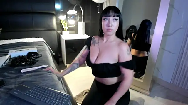 KomiCatt online show from February 17, 12:01 pm