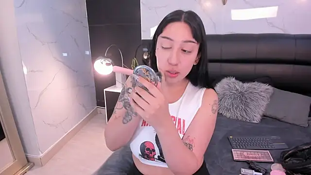 KomiCatt online show from April 1, 12:06 pm