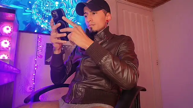 pauldocux  online show from January 16, 2:26 am