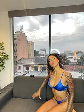 Snapshot of LizStorm_ chatting on May 7, 12:10 pm LizStorm online show from May 7, 12:10 pm