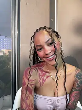 Snapshot of LizStorm_ chatting on June 19, 11:58 am LizStorm online show from June 19, 11:58 am