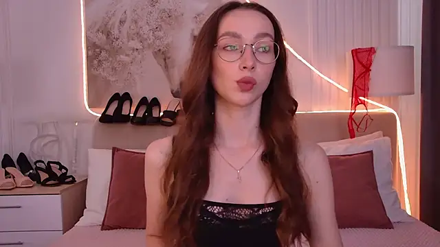 Snapshot of Emily_Simon chatting on July 18, 5:22 am Emily Simon online show from July 18, 5:22 am