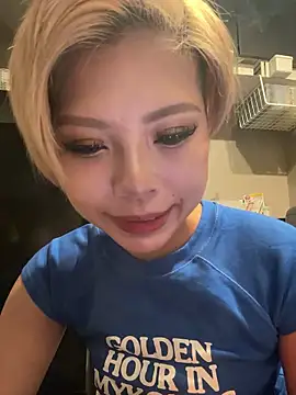 BADBITCHISAKI online show from March 21, 1:48 pm