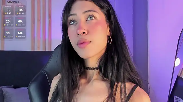 Snapshot of internett_sweetheart chatting on May 30, 11:18 am internett sweetheart online show from May 30, 11:18 am
