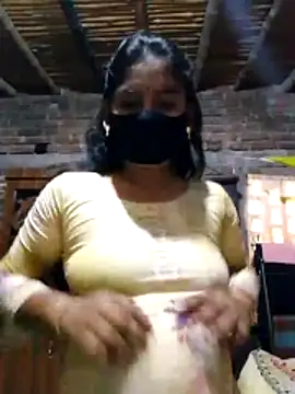 Hot Sweeti online show from April 8, 9:20 am