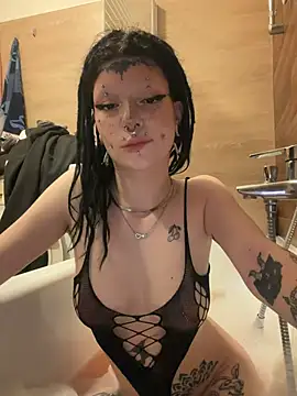 Snapshot of demonLamia chatting on March 10, 6:57 pm demonLamia online show from March 10, 6:57 pm