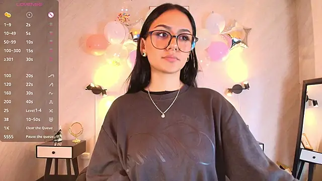 NiccolleHall online show from February 19, 1:40 pm