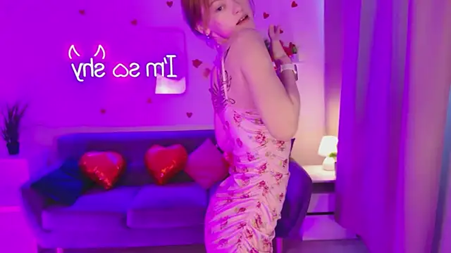 Snapshot of Lily_Mio chatting on February 14, 12:46 pm Lily Mio online show from February 14, 12:46 pm