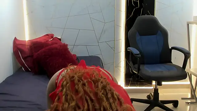 Snapshot of Zoey_Taylor07 chatting on February 4, 12:33 pm Zoey Taylor07 online show from February 4, 12:33 pm