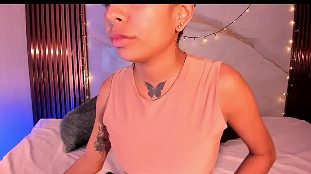 Scarlet Vixen  online show from July 22, 1:03 pm