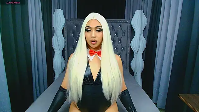 Snapshot of Clea_Moore chatting on February 6, 3:00 am Clea Moore online show from February 6, 3:00 am