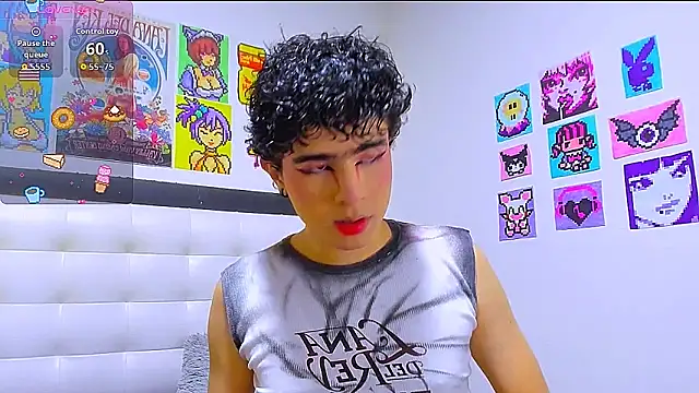 Snapshot of LuanRush_ chatting on February 13, 9:44 pm LuanRush online show from February 13, 9:44 pm