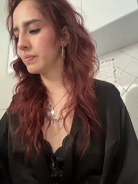 Snapshot of elodie_rouge chatting on April 18, 7:07 pm elodie rouge online show from April 18, 7:07 pm