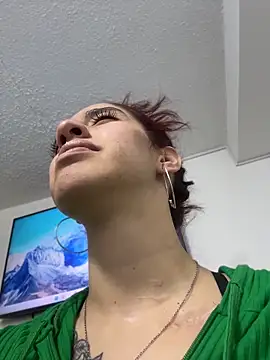 Snapshot of elodie_rouge chatting on April 20, 11:35 am elodie rouge online show from April 20, 11:35 am