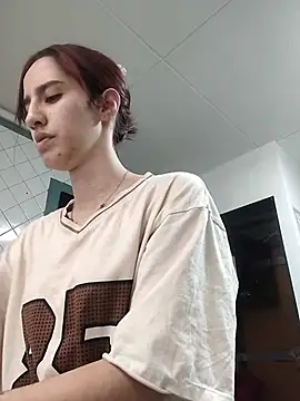 Snapshot of elodie_rouge chatting on April 27, 6:28 pm elodie rouge online show from April 27, 6:28 pm