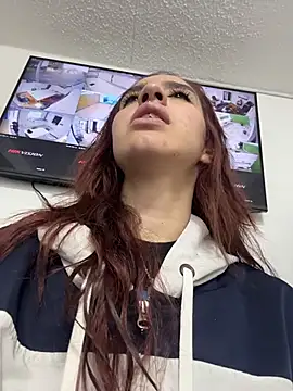 Snapshot of elodie_rouge chatting on May 1, 11:37 am elodie rouge online show from May 1, 11:37 am