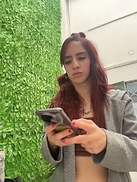 Snapshot of elodie_rouge chatting on May 4, 11:39 am elodie rouge online show from May 4, 11:39 am