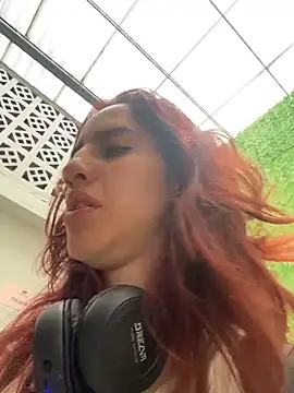 Snapshot of elodie_rouge chatting on May 8, 1:16 pm elodie rouge online show from May 8, 1:16 pm
