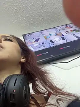 Snapshot of elodie_rouge chatting on May 21, 12:01 pm elodie rouge online show from May 21, 12:01 pm