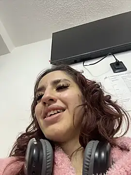 Snapshot of elodie_rouge chatting on July 10, 12:41 pm elodie rouge online show from July 10, 12:41 pm