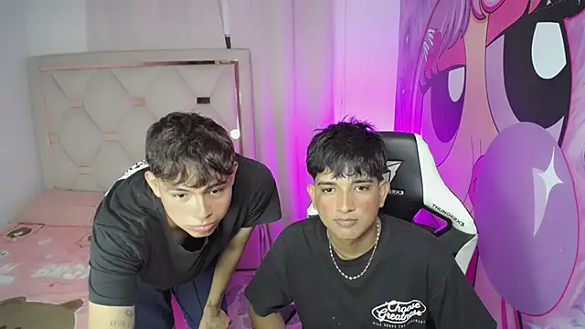 Snapshot of Maxwell_boys chatting on January 18, 3:10 am Maxwell boys online show from January 18, 3:10 am