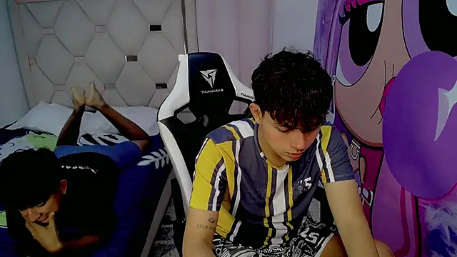 Snapshot of Maxwell_boys chatting on February 3, 3:37 am Maxwell boys online show from February 3, 3:37 am