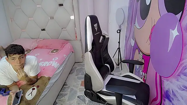 Snapshot of Maxwell_boys chatting on February 21, 3:07 am Maxwell boys online show from February 21, 3:07 am