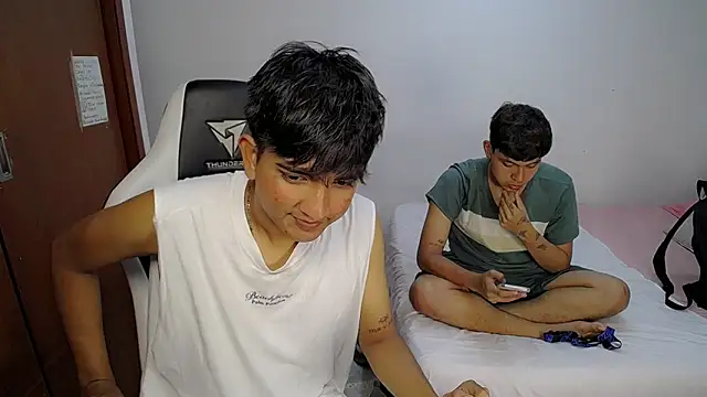 Snapshot of Maxwell_boys chatting on February 26, 3:16 am Maxwell boys online show from February 26, 3:16 am