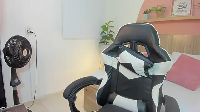 ivette swan online show from February 5, 12:21 pm