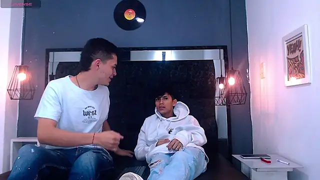 Snapshot of James_And_Kenet chatting on February 25, 12:04 pm James And Kenet online show from February 25, 12:04 pm