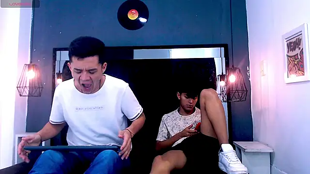 Snapshot of James_And_Kenet chatting on February 27, 12:27 pm James And Kenet online show from February 27, 12:27 pm