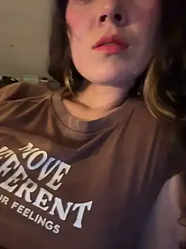 Snapshot of Raven__5 chatting on May 4, 4:19 am Raven 5 online show from May 4, 4:19 am
