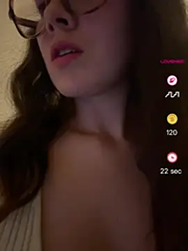 Snapshot of Raven__5 chatting on May 7, 3:56 am Raven 5 online show from May 7, 3:56 am