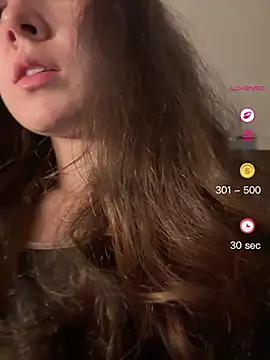 Snapshot of Raven__5 chatting on May 8, 5:02 am Raven 5 online show from May 8, 5:02 am