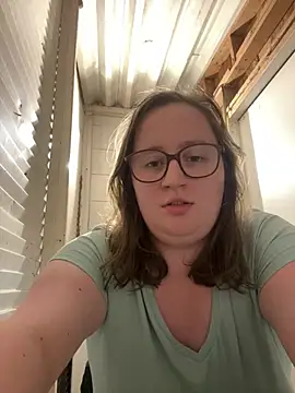 Snapshot of lucycomestrue chatting on July 2, 3:23 am lucycomestrue online show from July 2, 3:23 am