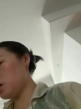 Snapshot of Cheating-wife chatting on July 3, 8:10 am Cheating-wife online show from July 3, 8:10 am