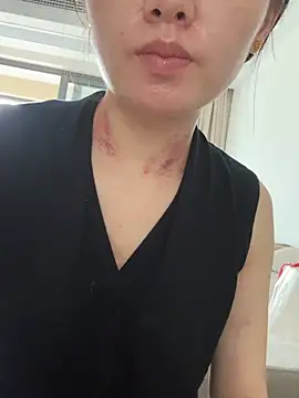 Snapshot of Cheating-wife chatting on July 9, 6:17 am Cheating-wife online show from July 9, 6:17 am